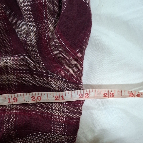 New. Shyanne Wome's Burgundy Plaid Button Down Shirt Size L - Picture 5 of 12